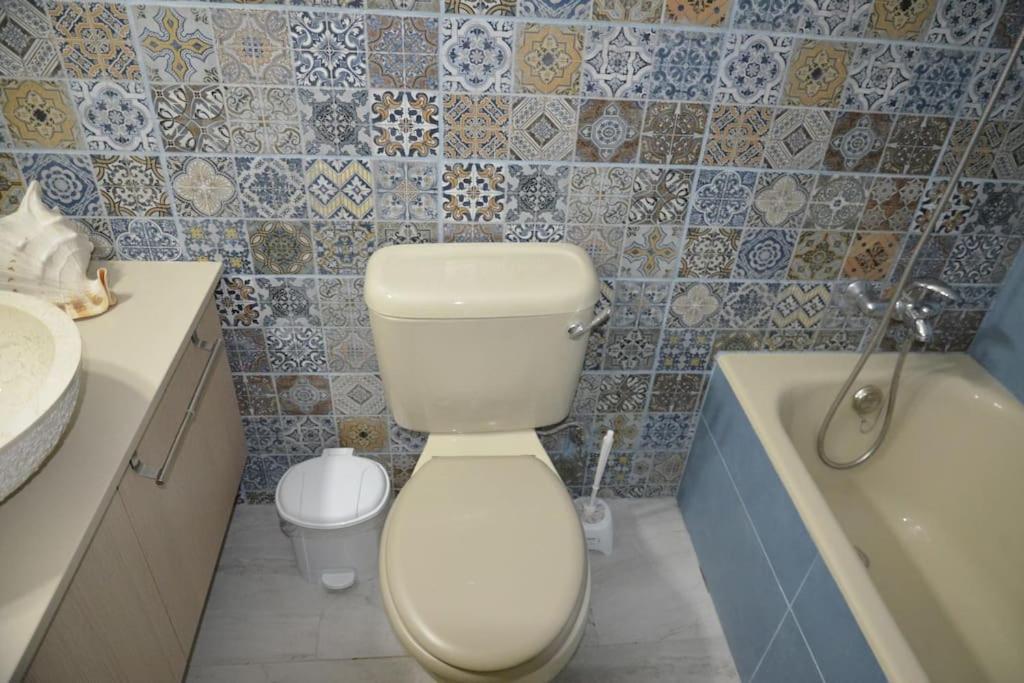 Isabella Court Townhouse Near Venus Beach And Lidl Paphos Bagian luar foto