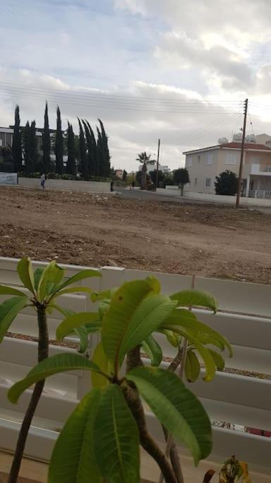 Isabella Court Townhouse Near Venus Beach And Lidl Paphos Bagian luar foto
