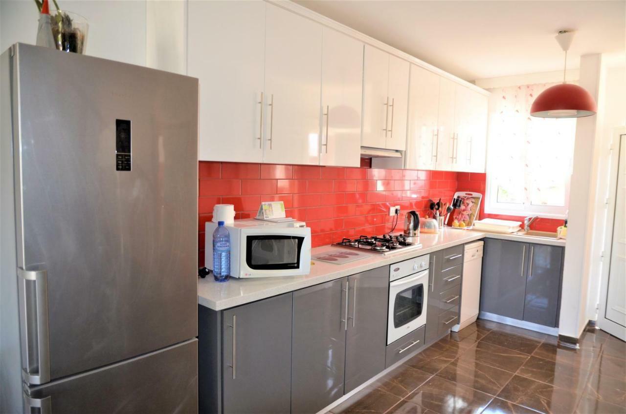 Isabella Court Townhouse Near Venus Beach And Lidl Paphos Bagian luar foto